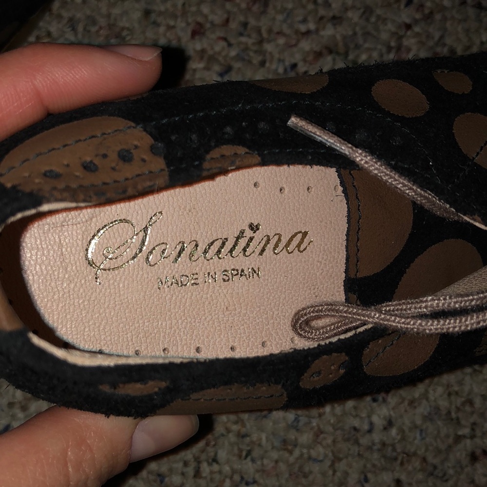 Shoes - Picture 4 of 5